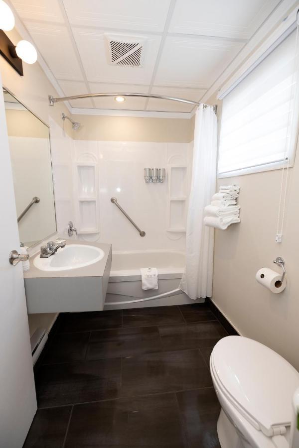 Hotel Motel Manoir De פרסה מראה חיצוני תמונה