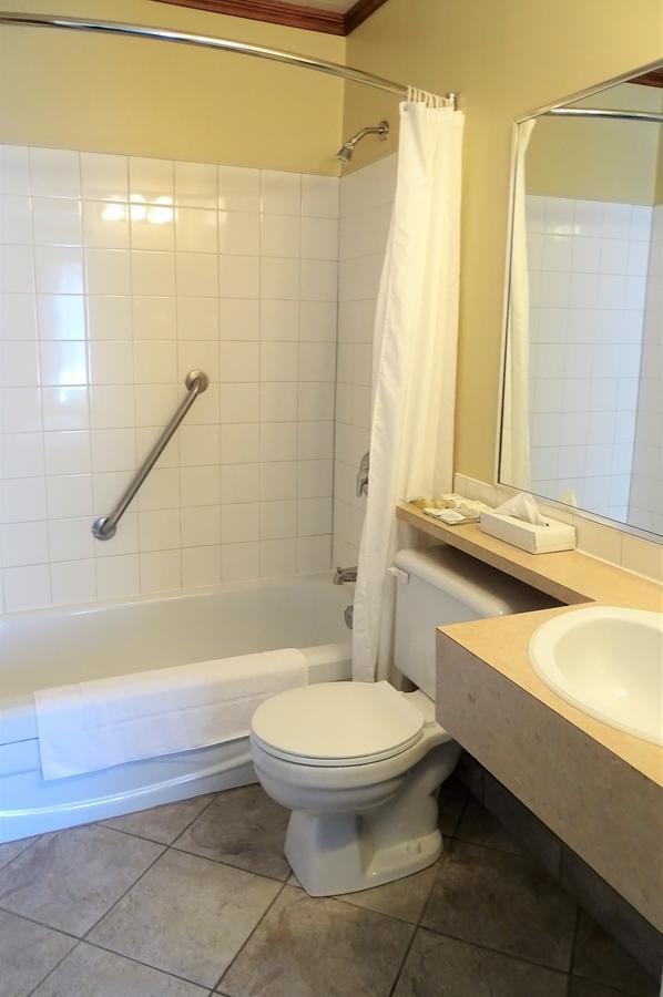 Hotel Motel Manoir De פרסה מראה חיצוני תמונה
