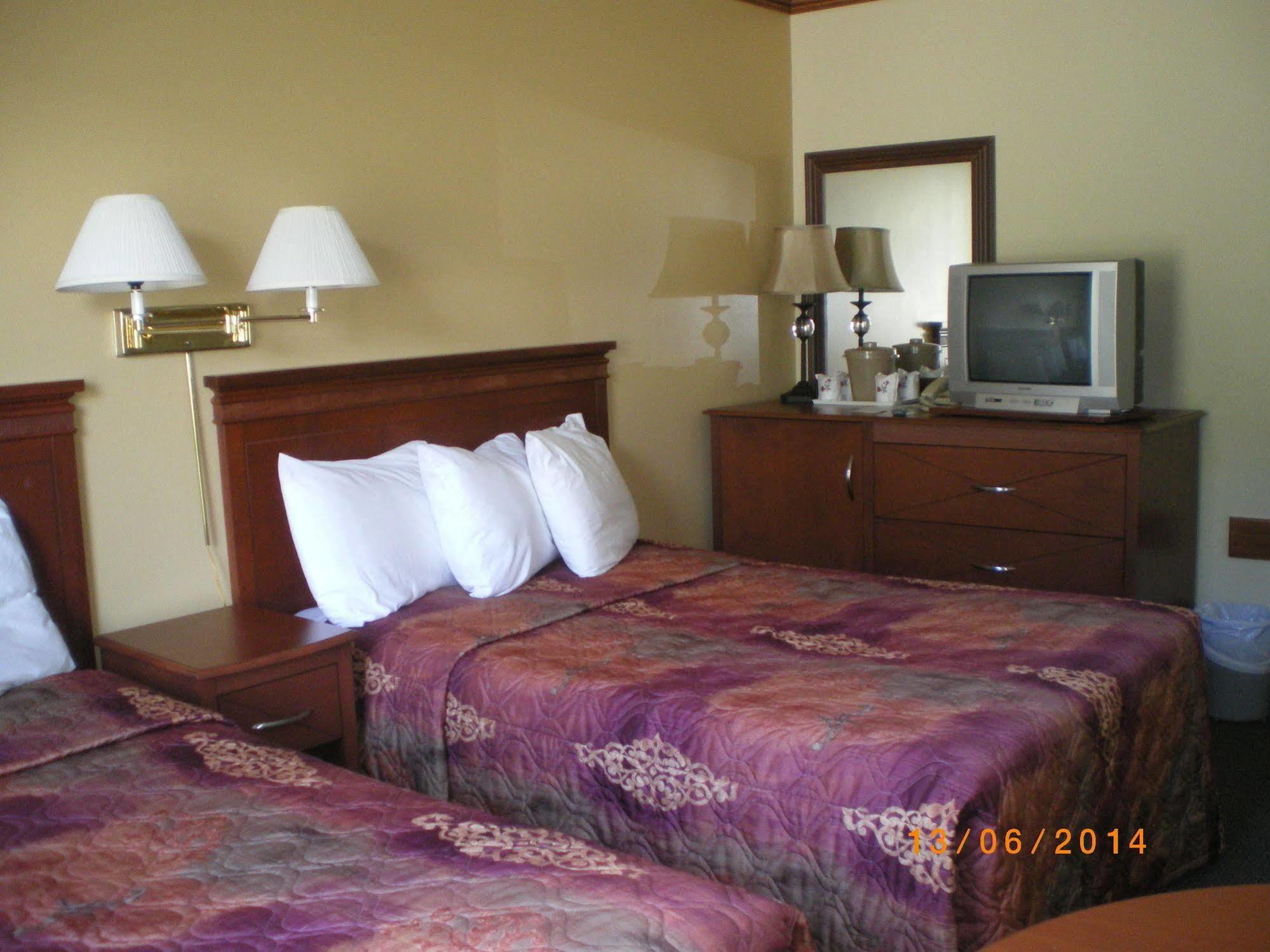 Hotel Motel Manoir De פרסה מראה חיצוני תמונה