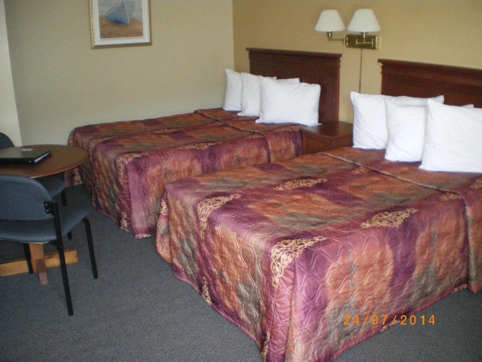Hotel Motel Manoir De פרסה מראה חיצוני תמונה