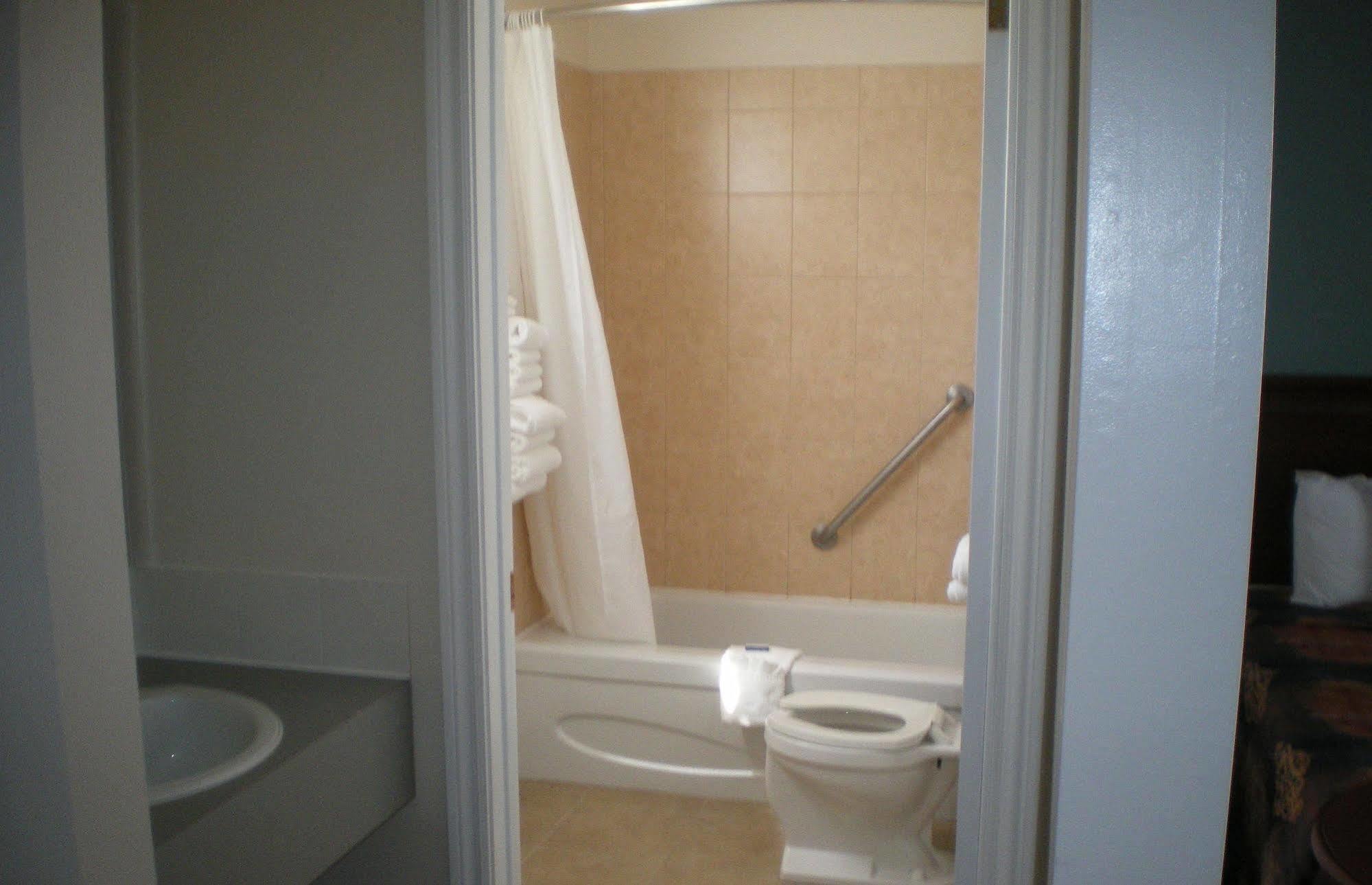 Hotel Motel Manoir De פרסה מראה חיצוני תמונה