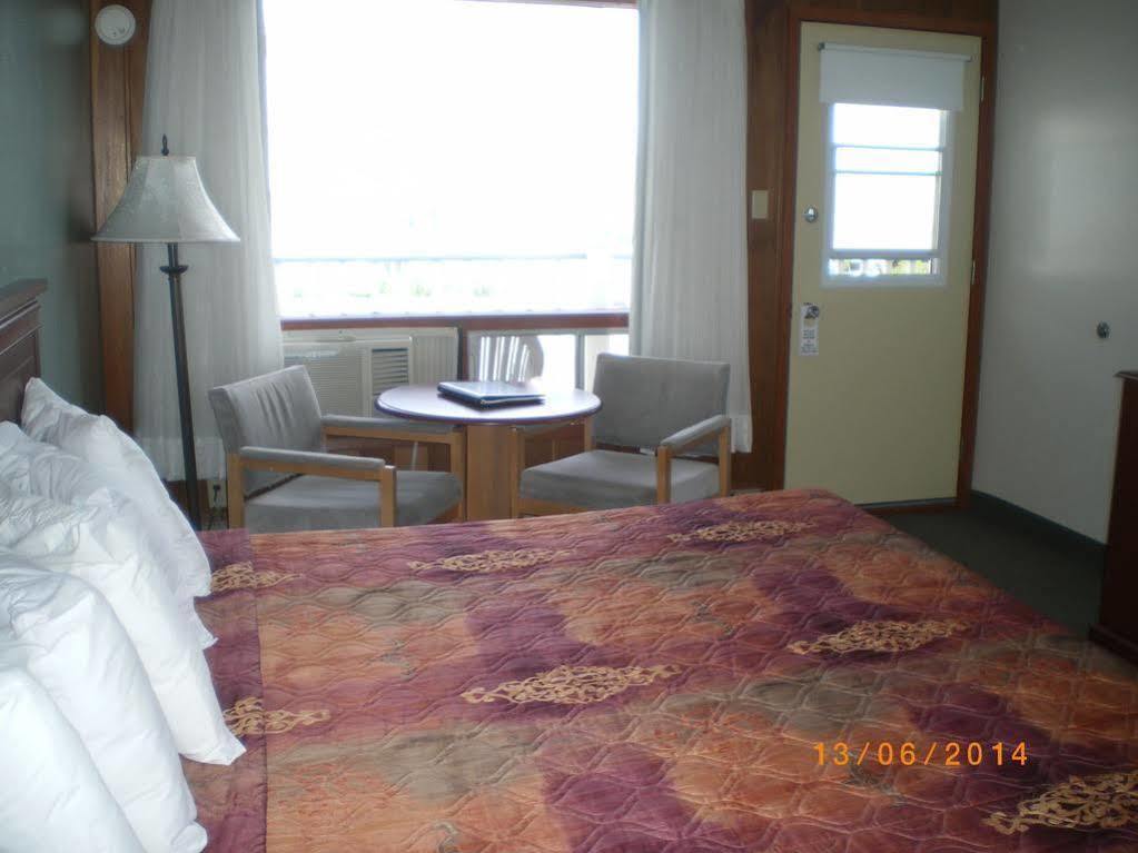 Hotel Motel Manoir De פרסה מראה חיצוני תמונה